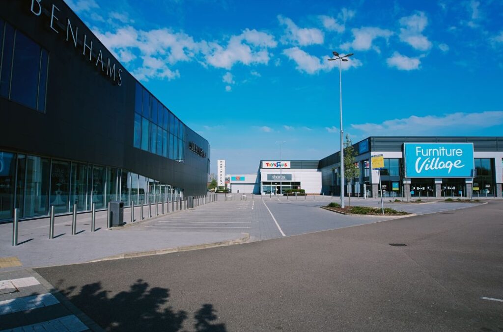retail building flat roof